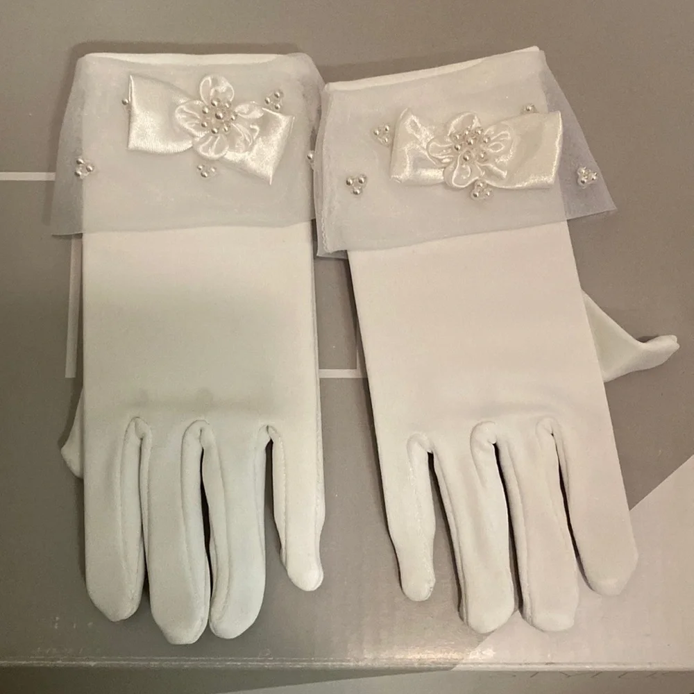 Girls toddler white satin Gloves
